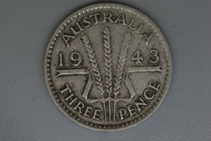 1943 - M - Australia Threepence - aF - Diecracks Rim to 'N' & 'T' - (R5)