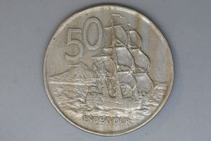 1975 - New Zealand - 50 Cent Coin - Endeavour - F