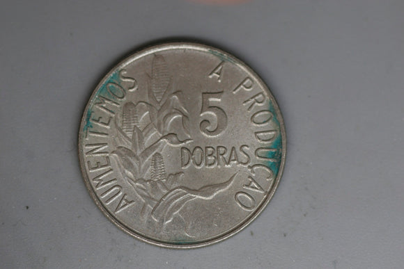 1977 - Sao Tome et Principe  - 5 Dobras Coin - VF / Problem